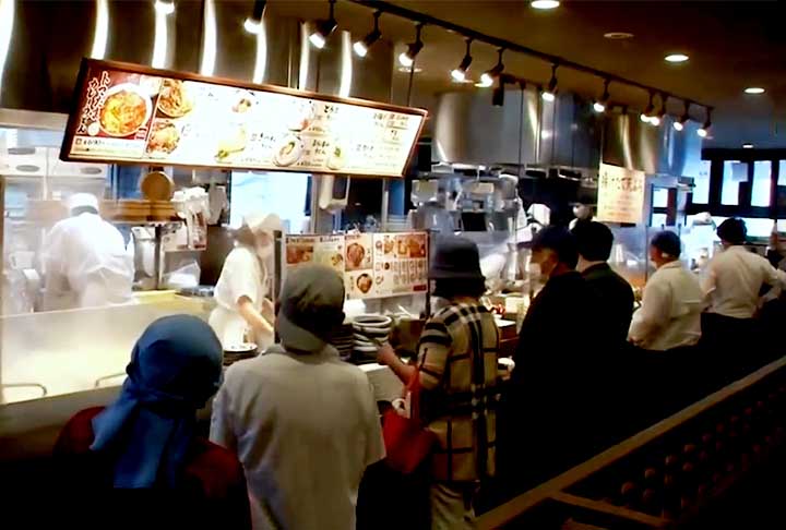 O empresário quer aproveitar o crescimento substantivo do setor de restaurantes de serviço rápido para ganhar novas fatias do mercado e chegar a 4.900 lojas. 
