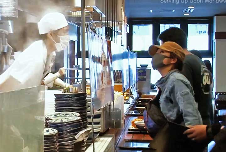 Na abertura da primeira loja da Toridoll, o então jovem empresário investiu recursos economizados do período em que trabalhou como motorista de caminhão.
