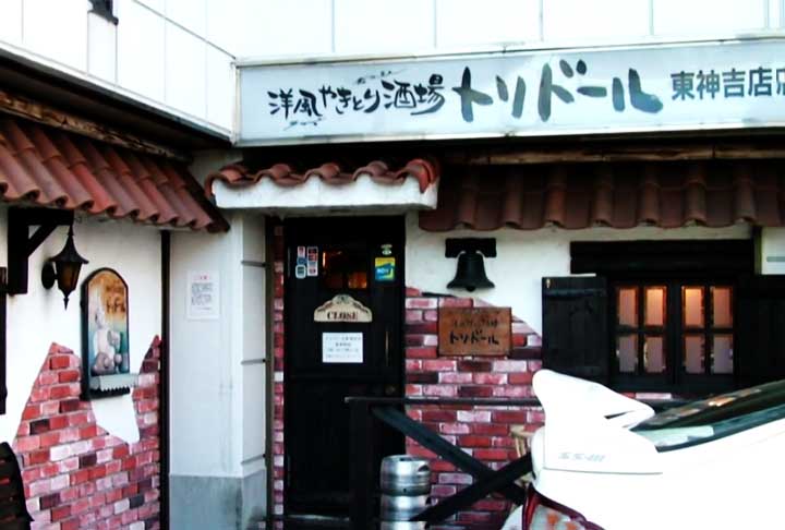 Com empréstimos bancários e seu fluxo de caixa, o empresário foi expandindo o mercado e chegou a 100 lojas em 2006. 
