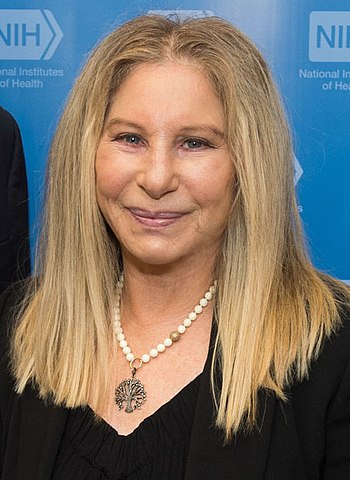 Barbra Streisand - A atriz e cantora americana tem seis décadas de carreira e é uma das poucas que já conquistaram os quatro principais: Oscar, Emmy, Tony e Grammy. Barbra é filha de judeus, descendentes da Galícia (Polônia-Ucrânia) e do Império Russo.  