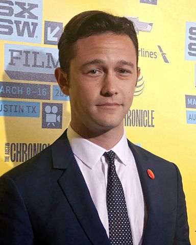 Joseph Gordon-Levitt - O ator americano é judeu Ashkenazi (proveniente da Europa Central ou Oriental). Seus pais estavam entre os fundadores da Aliança Judaica Progressiva (segmento que não seguia a religião de forma estrita). O avô materno, Michael Gordon, foi cineasta em Holywood. 