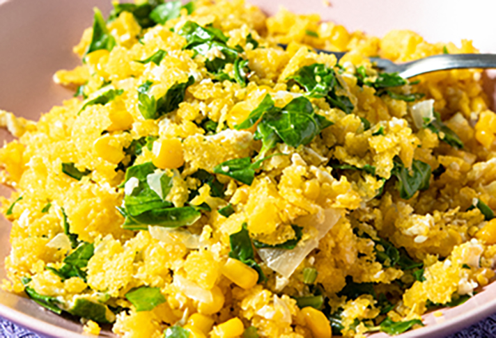 Olha só esta farofa que não leva bacon nem farinha comum. Uma iguaria saudável, que tem tudo para fazer sucesso. Barata e nutritiva. 