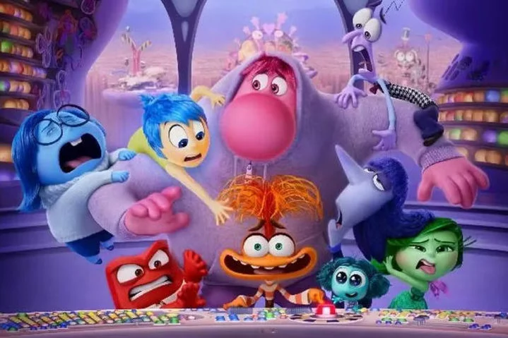 Se no primeiro filme, a pequena Riley tinha como acompanhantes os sentimentos de alegria, tristeza, medo, raiva e nojo, agora, já adolescente, ela convive também com a ansiedade, inveja, tédio e vergonha. 