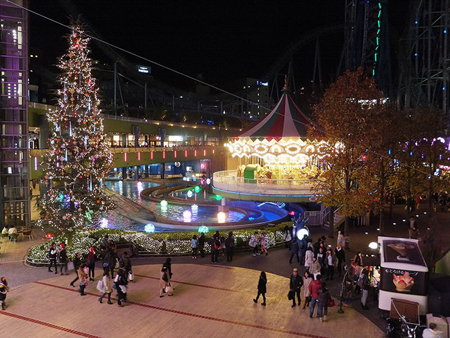 No Dome City, região que reúne casas de espetáculos, spas e hotéis, luzes coloridas iluminam árvores de Natal montadas nos corredores. Atrações especiais para crianças são programadas e a celebração ao ar livre torna-se um evento para toda a família. 