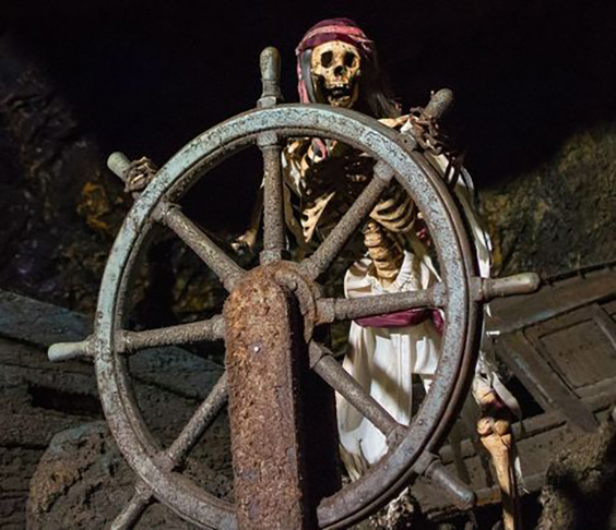 Esses dois casos tornaram-se lendas de espíritos dos mares, impulsionadas no século XIX pela ópera Holandês Voador (1843), de Richard Wagner. Marinheiros juravam ver navios fantasmas, que se aproximavam e, de repente, desapareciam sem deixar vestígios. 