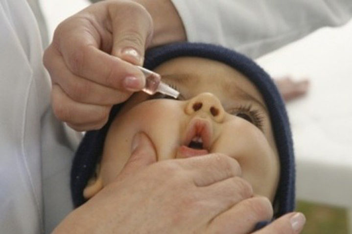 Rotavírus: É um vírus que causa diarreias graves em crianças, podendo até levá-las à morte. A vacina pode ser aplicada a partir de seis semanas de vida, em 2 ou 3 doses. 