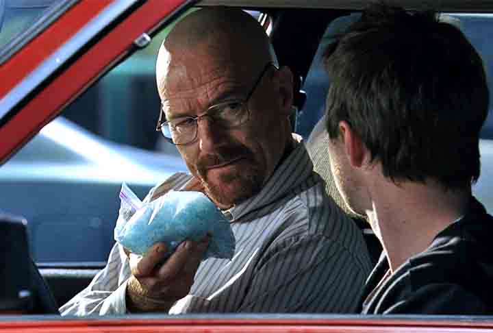 O ator, que antes era mais conhecido por papéis cômicos, especialmente como Hal em Malcolm in the Middle (2000-2006), chocou o público com sua performance intensa e multifacetada como Walter White.