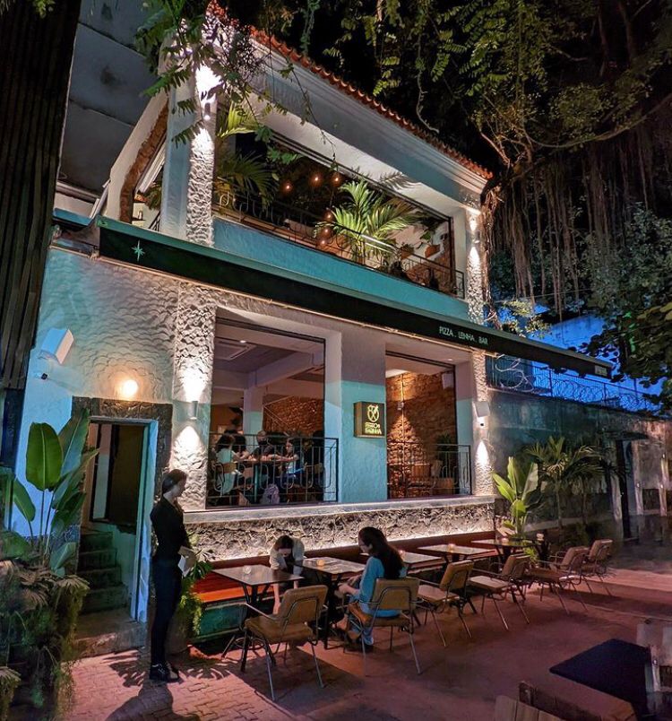 A revista destacou vários lugares do entorno, incluindo os das ruas próximas. Eles até sugerem começar com uma fatia de pizza no restaurante Ferro e Farinha. 