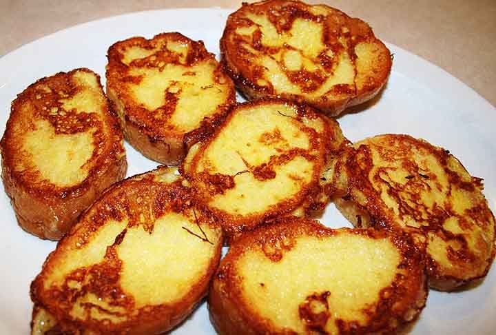 Na França, prepara-se com características similares o pain perdu (pão perdido), não sendo frito em azeite abundante, mas sim em manteiga ou numa chapa. 