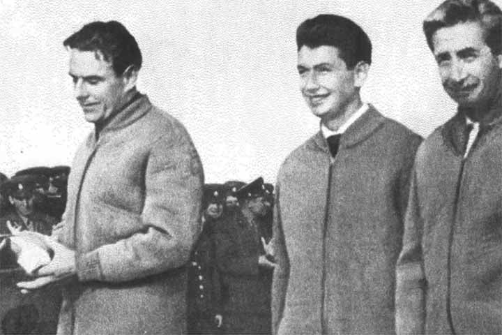 Já os registros soviéticos oficiais relatam que Komarov teria dito que se sentia excelente, tudo estava em ordem. Depois, acrescentou: Obrigado por transmitir tudo isso. [A separação] ocorreu.