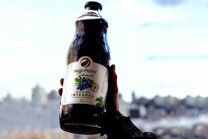 De cor púrpura e brilhante, o suco da linha gaúcha, Hugo Pietro, apesar de não ter conquistado o pódio, foi um dos destaques positivos da degustação. Além da acidez presente, segundo os jurados, a bebida revelou um “dulçor na medida”.