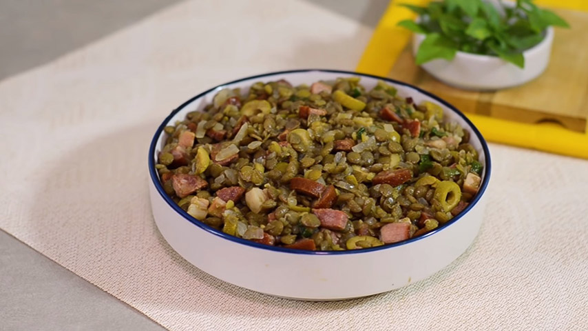 Ainda na Europa, os italianos costumam comer lentilhas na virada do ano. Eles acreditam que a prática traz dinheiro, além de ser saudável. 