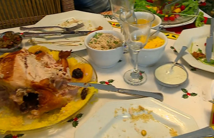 Os alemães costumam deixar restos da ceia no prato até depois da meia-noite. A tradição diz que assim, eles terão alimentos por todo o ano novo. 