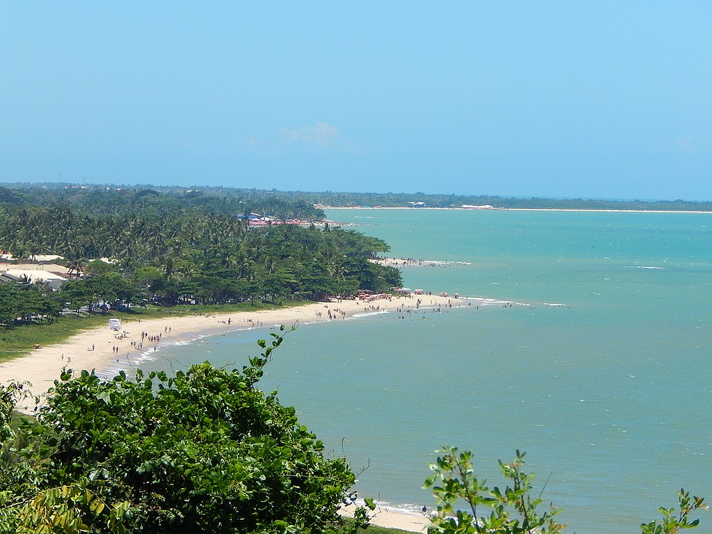 Área turística no sul da Bahia, a Costa do Descobrimento engloba os municípios de Belmonte, Porto Seguro e Santa Cruz Cabrália. 
