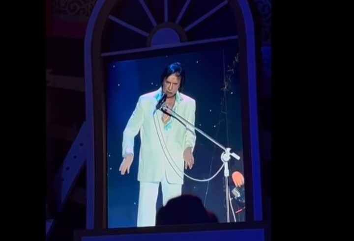 Vídeo de um show gratuito de Roberto Carlos na Praia do Pina, na Zona Sul de Recife, viralizou nas redes sociais ao mostrar o cantor  ameaçando paralisar a apresentação e dando uma bronca em pessoas próximas ao palco. “Vocês podem desocupar isso aí, e parar de se espremer diante do palco, por favor?”, irritou-se o artista, que emendou: “Por favor, saiam daí senão não continuo esse show.” 
