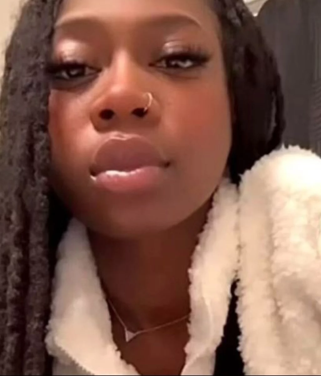 A jovem Anndel Taylor, de 22  anos, voltava do trabalho num lar de idosos quando seu carro atolou, a 6 minutos de casa. Ela ficou presa e enviou um vídeo à família. Morreu no próprio carro. Foi na chamada Nevasca do Século, que deixou 62 mortos em dezembro de 2022. 