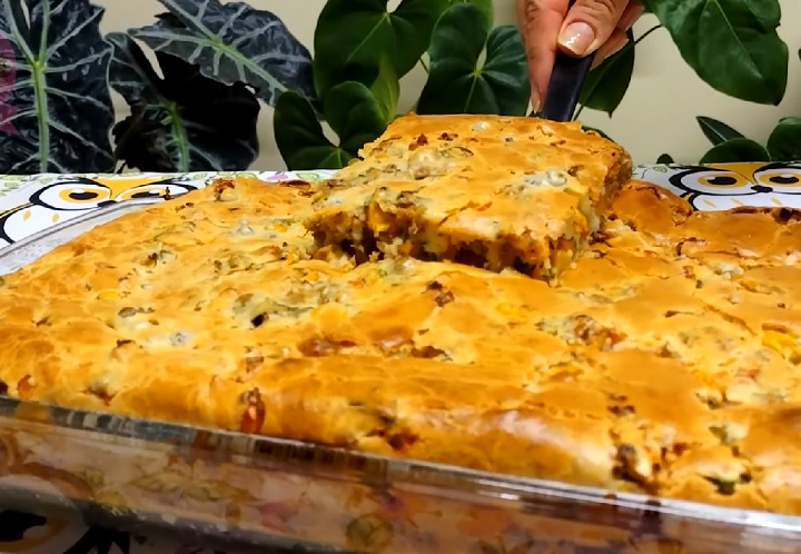 Uma opção é combinar o atum com saladas, pães e legumes refogados, além de ser uma ótima opção de recheio para tortas salgadas e patês.