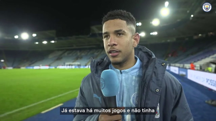 Savinho comemora seu primeiro gol pelo Manchester City