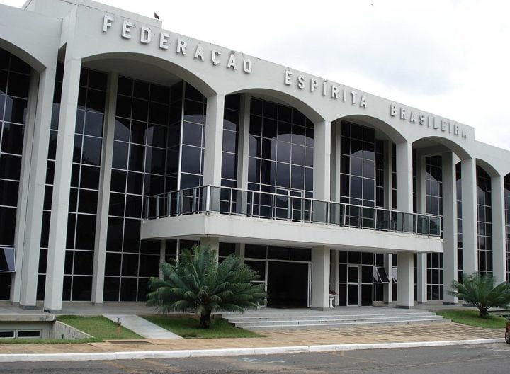 Segundo o Censo de 2022, cerca de 4 milhões de brasileiros se declararam espíritas. Esse número representa aproximadamente 2% da população total do país. 