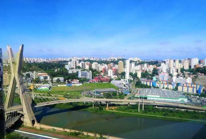 Já em 2005, uma pesquisa da RCI First -Security and Intelligence Advising, responsável pela construção de esconderijos subterrâneos, apontava 102 bunkers no Brasil (63 na cidade de São Paulo, a maioria no Morumbi e nos Jardins).