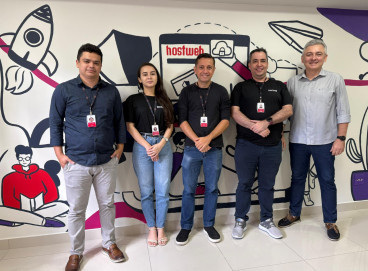 Equipe da Hostweb. Empresa cearense se consolidou como referência em soluções de tecnologia da informação 