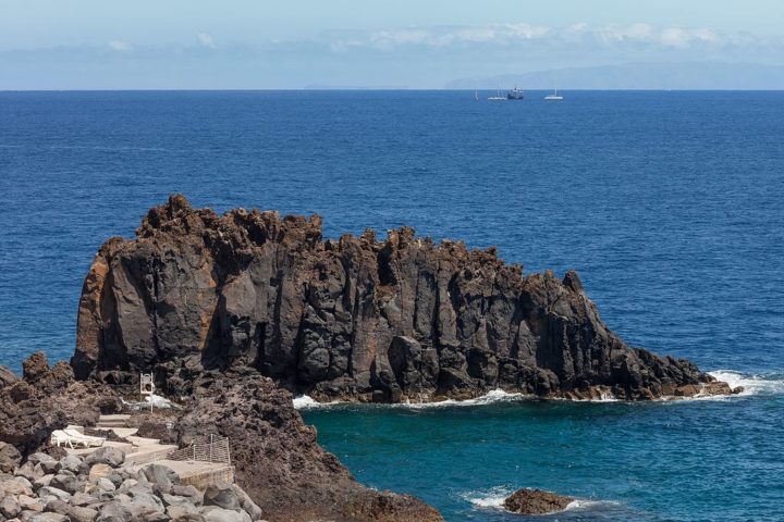 Segundo seu estudo, são 7.500 naufrágios na costa continental, 1.000 nos Açores e 120 na Madeira.