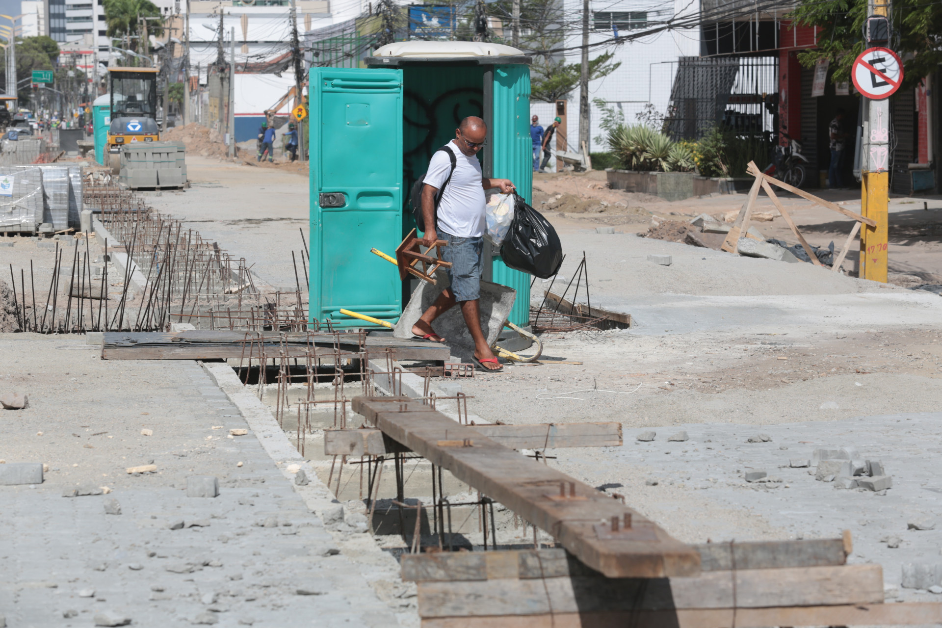 FORTALEZA-CE, BRASIL, 30.12.2024: Obras da Prefeitura que foram prometidas para este ano e não foram entregues no prazo. Av. Heráclito Graça.  (foto: Fabio Lima/ OPOVO)