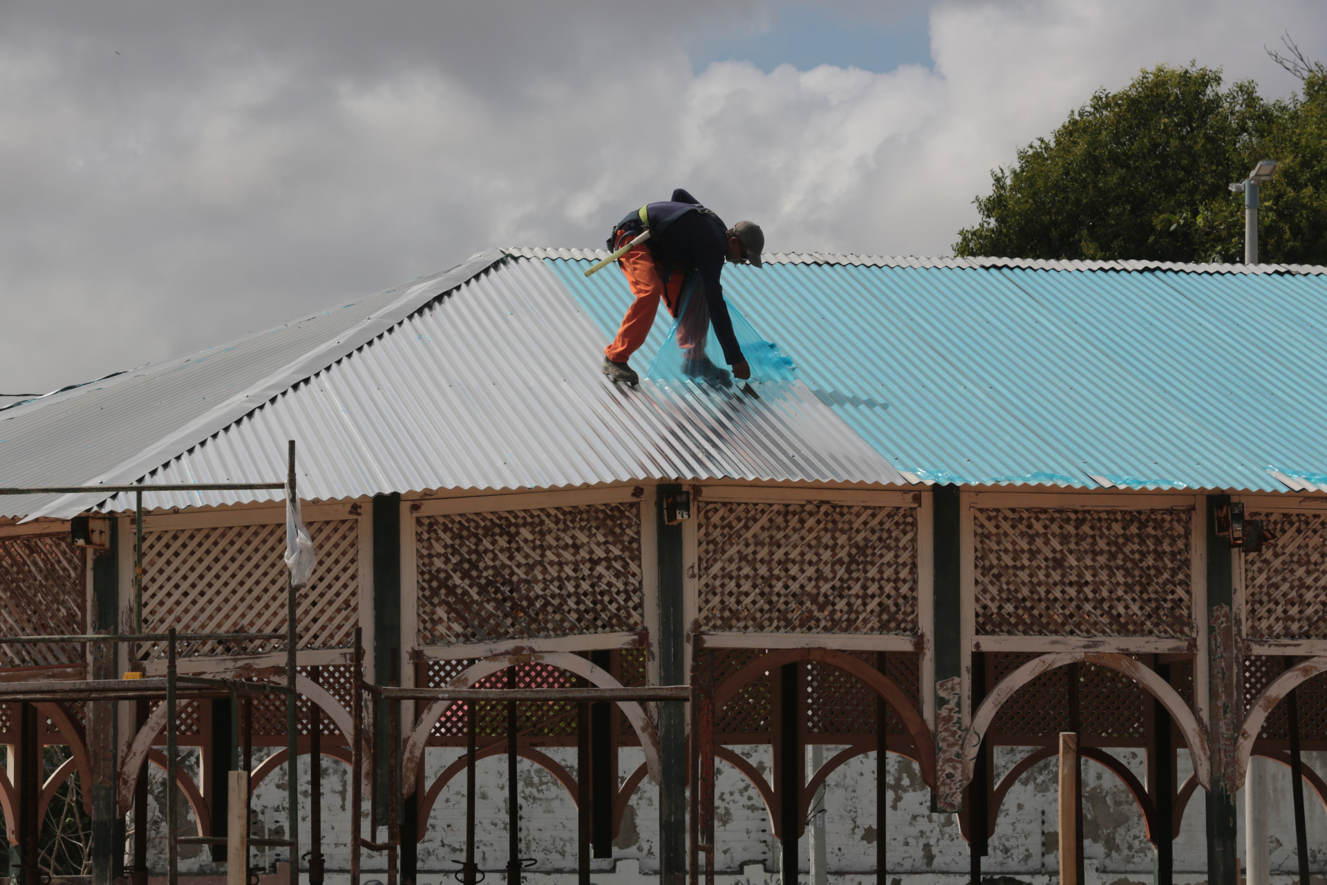 FORTALEZA-CE, BRASIL, 30.12.2024: Obras da Prefeitura que foram prometidas para este ano e não foram entregues no prazo. Poço da Draga.  (foto: Fabio Lima/ OPOVO)