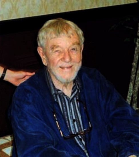 Phil Brown dedicou uma boa parte de sua carreira aos trabalhos em teatro. Inclusive, além de ator , ele também foi  diretor teatral. 