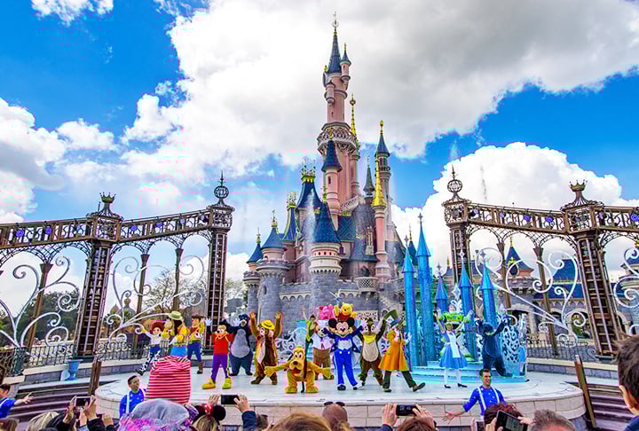 Disneyland, em Paris, na França - Inaugurada em 1992 nos arredores de Paris, é o principal parque temático da Europa. O complexo inclui dois parques (Disneyland Park e Walt Disney Studios Park).