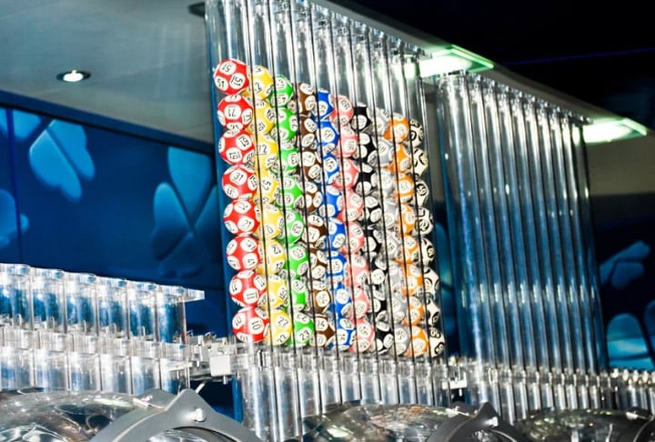 Com uma aposta de 6 números, a chance de faturar o prêmio é de uma em 50 milhões. Marcando 20, a probabilidade de acertar as seis dezenas cai para uma em 1.292 vezes. Mas 20 números custam R$ 193.800 de aposta. 