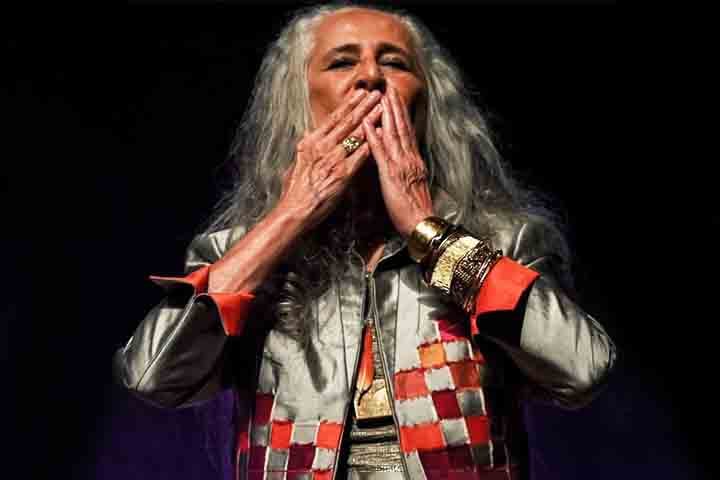 Conhecida como uma das maiores cantoras da história da MPB, Maria Bethânia causa frisson por onde passa, com seu timbre único e músicas populares. A artista completou 78 anos no dia 18 de junho, com uma trajetória marcante e repleta de canções que tocam o coração. 