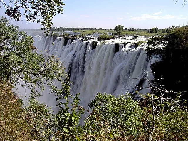 Cataratas Victoria - Ficam entre a Zâmbia e o Zimbábue, na África. 