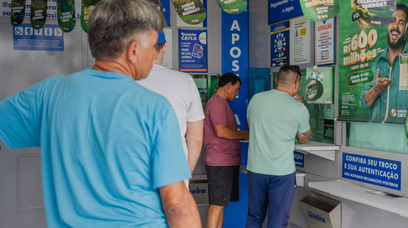 FORTALEZA-CE, BRASIL, 31-12-2024: Movimenta&ccedil;&atilde;o nas lot&eacute;ricas de Fortaleza. Imagem de apoio ilustrativa.
