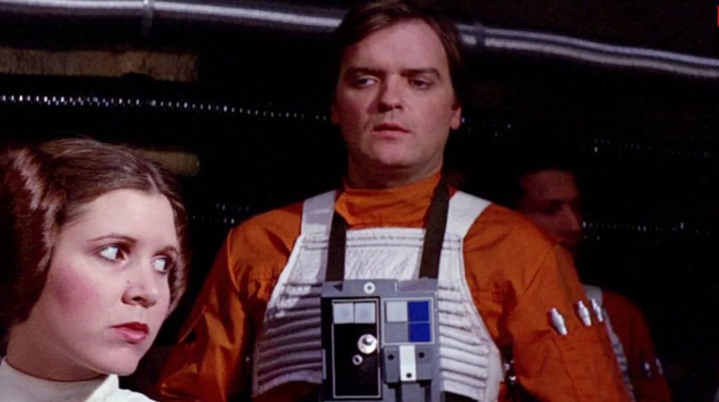 O ator Angus MacInnes, que interpretou Jon “Dutch” Vander em “Star Wars: Uma Nova Esperança” (1977), morreu em 23/12 e a família confirmou a notíciaem 30/12 pelas redes sociais. 