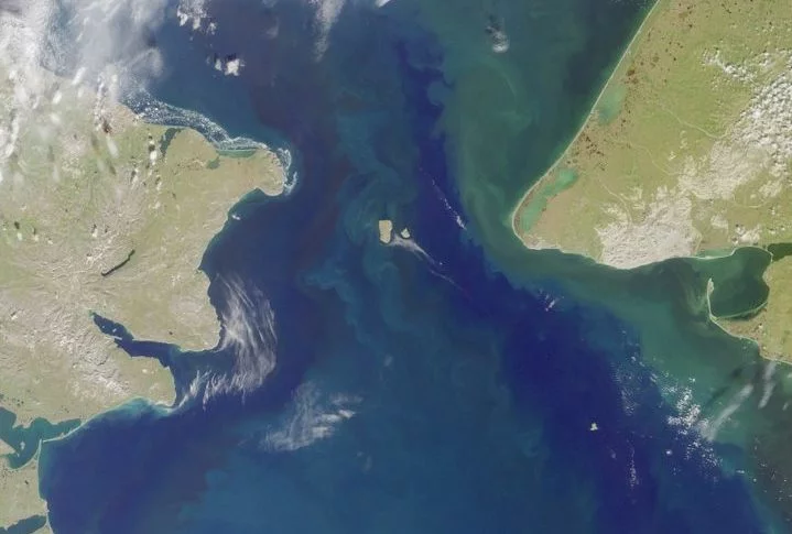 As Ilhas Diomedes enfrentam uma separação política que começou em 1867, quando foram adquiridas por cada uma das duas potências.