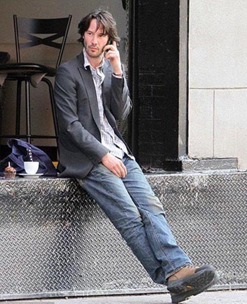 Em 2/9/2010, dia em que fazia 46 anos, foi flagrado sozinho, sentado numa mureta, com um café e um cupcake com velinha de aniversário. 