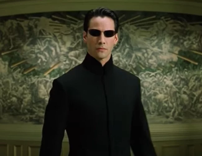 Dali em diante, a carreira deslanchou e Keanu não parou de colecionar sucessos. Versátil, ele faz comédias, dramas, filmes de terror, aventura, ação. Sempre com protagonismo. Keanu é Neo, de Matrix, blockbuster que o consagrou e que virou uma saga. 