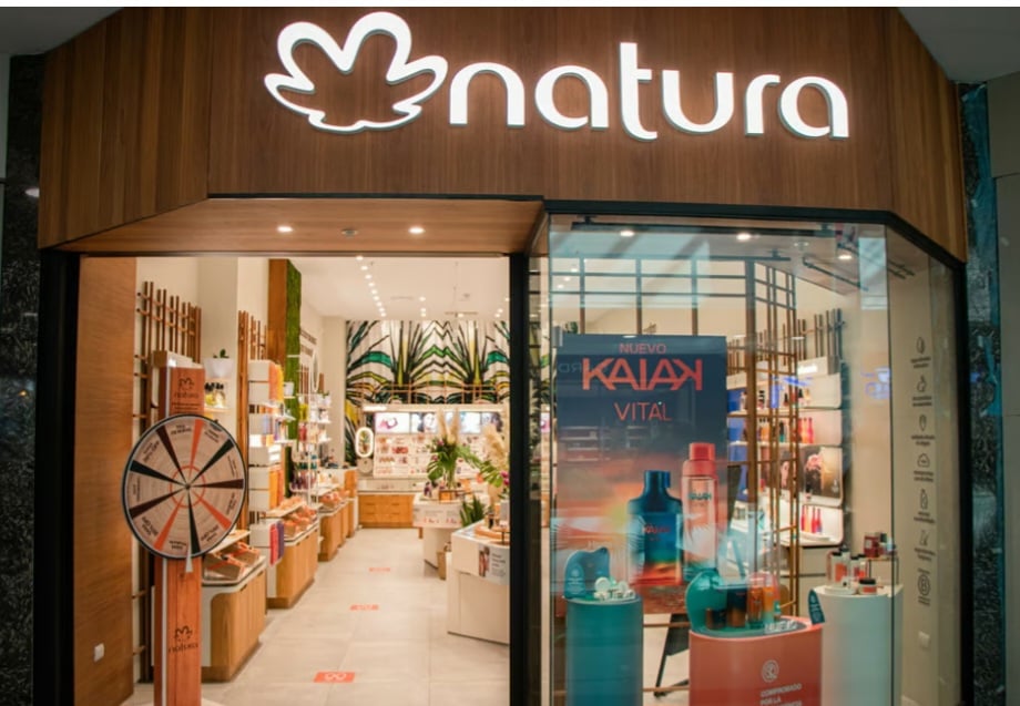Nono: a Natura&CO, formada pela fusão da Natura com a Avon em 2020, é um gigante do setor de cosméticos e beleza. Com um faturamento de R$ 36 bilhões em 2023, a empresa consolidou-se como um dos maiores grupos de beleza do mundo.