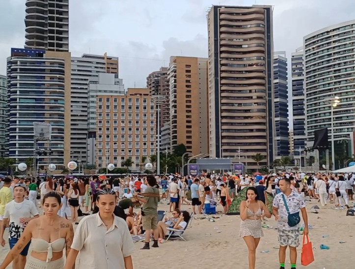 Registros do Aterro da Praia de Iracema após o fim da programação do Réveillon de Fortaleza