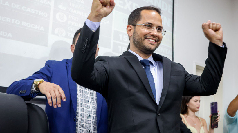 Dr. Júnior veta 3 projetos de lei, dois deles propostos pela base