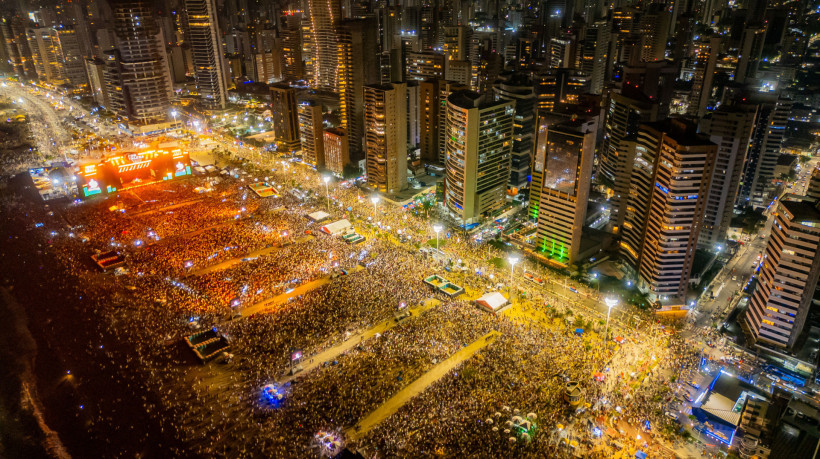 De acordo com as proje&ccedil;&otilde;es divulgadas pela Associa&ccedil;&atilde;o Brasileira da Ind&uacute;stria de Hot&eacute;is do Cear&aacute; (ABIH-CE), a taxa de ocupa&ccedil;&atilde;o hoteleira na cidade para os dias pr&oacute;ximos &agrave; virada do ano &eacute; estimada em cerca de 95%