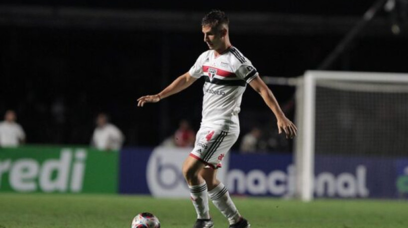 Meia argentino já está em Buenos Aires para realizar exames e negócio foi fechado por uma temporada, com obrigação de compra por metas