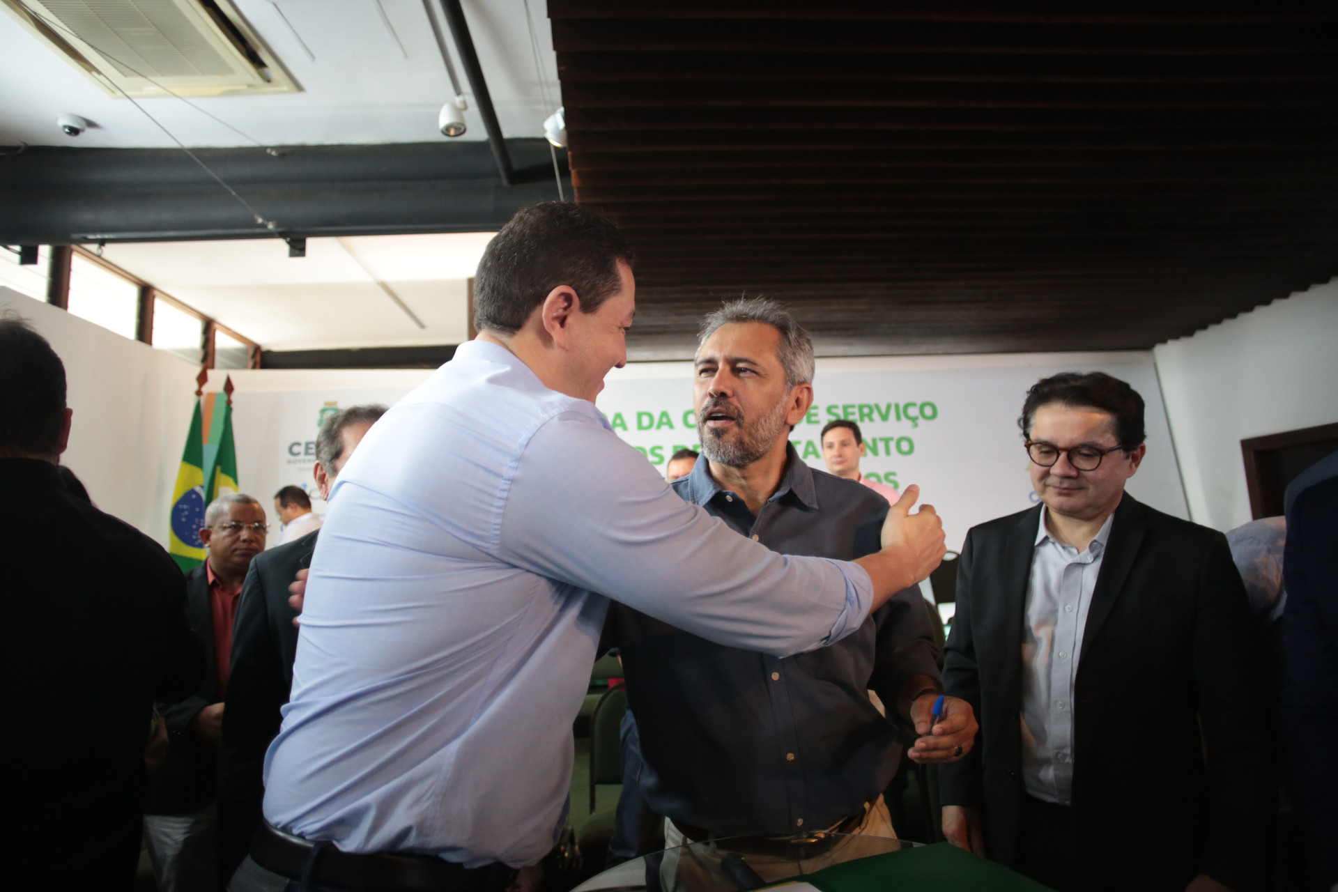 Gl&ecirc;dson Bezerra (Podemos) e Elmano de Freitas (PT) (Foto: F&Aacute;BIO LIMA/O POVO)