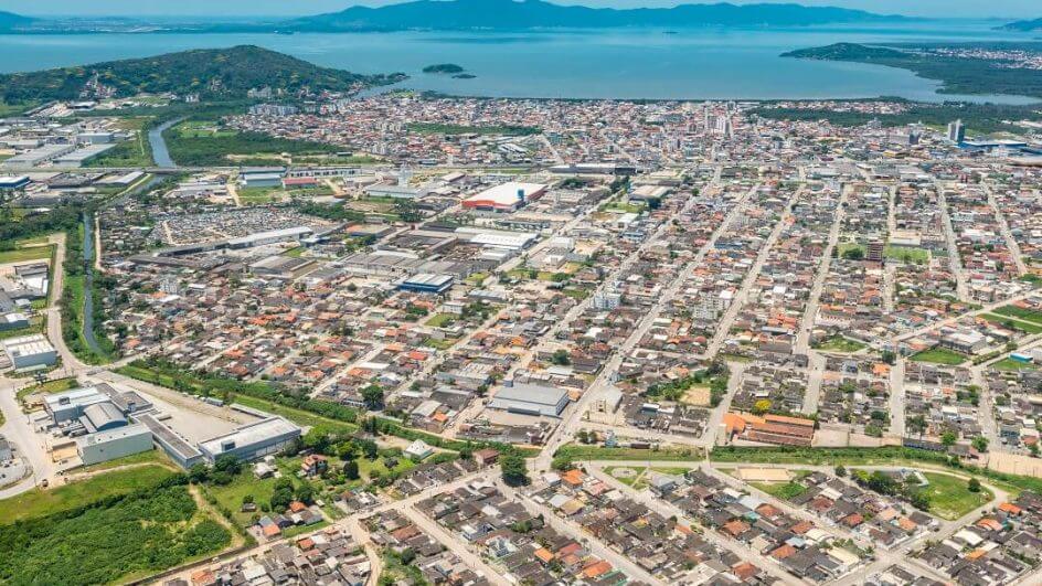 O primeiro lugar ficou com o município de Palhoça, que produziu 1.884,90 toneladas de mexilhões. Penha, por sua vez, alcançou a marca de 1.021 toneladas, ficando na segunda colocação.