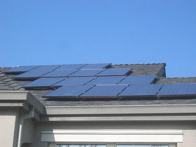 No entanto, a quantidade de energia produzida depende da densidade das nuvens. Ou seja, quanto menos nuvens houver no céu, maior será a produção de eletricidade.