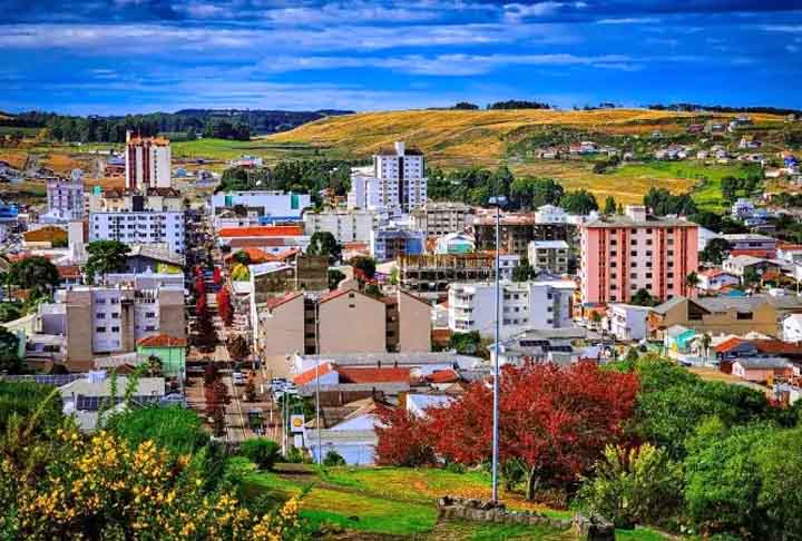 Veja quais são as cidades com altitudes mais elevadas no Brasil, localizadas em regiões montanhosas. E curiosidades sobre elas. 