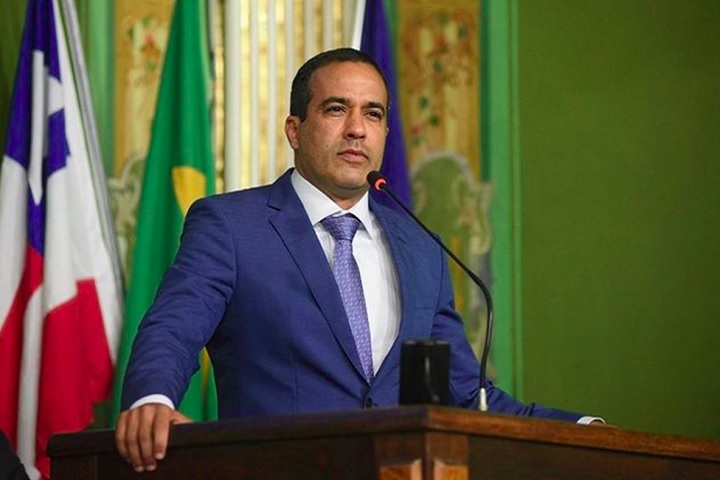 “Parece que é Gusttavo Lima candidato a senador por Goiás, Wesley Safadão pelo Ceará, vamos convidar Bell Marques pra ser candidato a senador pela Bahia, pra gente ter um Senado com a cultura representada e com grandes artistas ajudando o progresso do Brasil, ironizou.