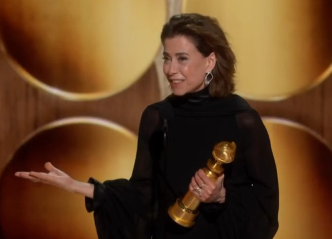 A atriz Fernanda Torres conquistou um feito inédito para o Brasil ao vencer o prêmio de Melhor Atriz em Filme de Drama no Globo de Ouro 2025, neste domingo (05/01).