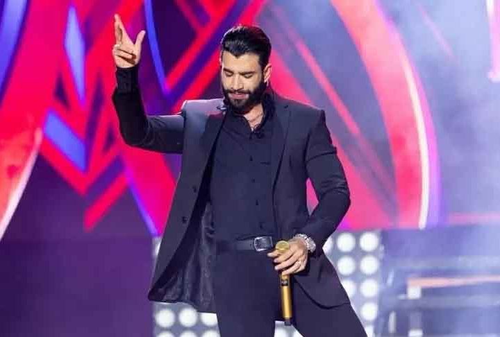 “Quem votar em mim vai ganhar seis anos de cachaça para beber todo mês. Não terá desculpa para não beber”, disse ao fãs durante um show.